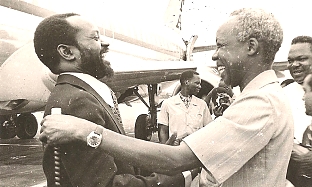 1978 Nyerere and Samora in Dar-es-Salaam Airport