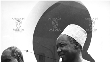 AFRICA,TANZANIA - The late Tanzanian president Mwalimu Juilius Nyerere with  Keneth Kaunda president of Zambia at state house Dar-es-Salam Tanzania. (Photo by Africa 24 Media/Camerapix/Mohamed Amin/Duncan Willetts )