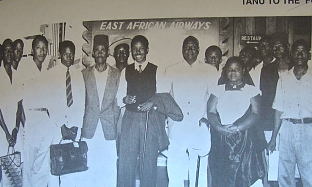 TANU Supporters accompany Nyerere to the airport before his departure to deliver a speech UNO