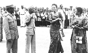 Nyerere with Samora with both their wives in Dar-es-Salaam airport