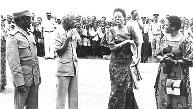 Nyerere with Samora with both their wives in Dar-es-Salaam airport