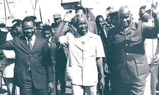 President Samora Machel of Mozambique (left), Nyerere and President Kenneth Kaunda of Zambia (right)